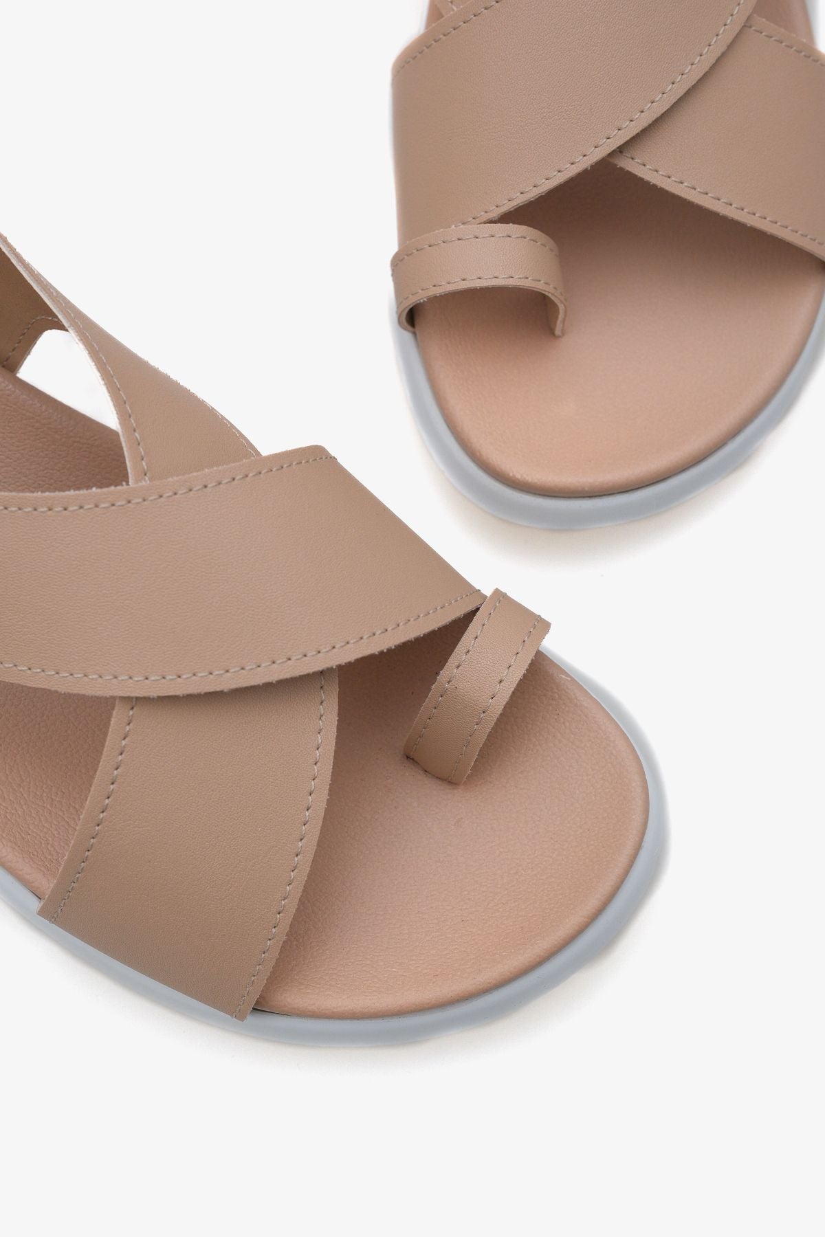 Kadın Çapraz Bantlı Kalın Spor Tabanlı Tokalı Günlük Sandalet Lespi