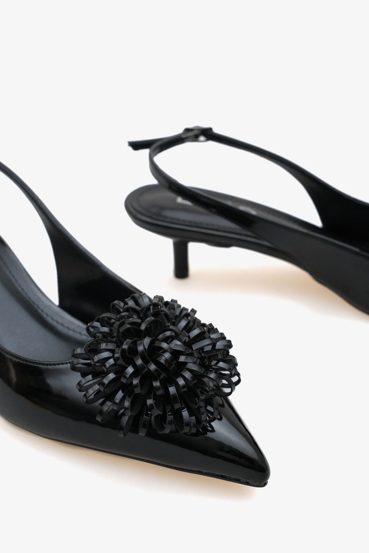 Kadın Çiçek Tokalı Arkası Açık Sivri Burun Topuklu Stiletto Fernas Siyah