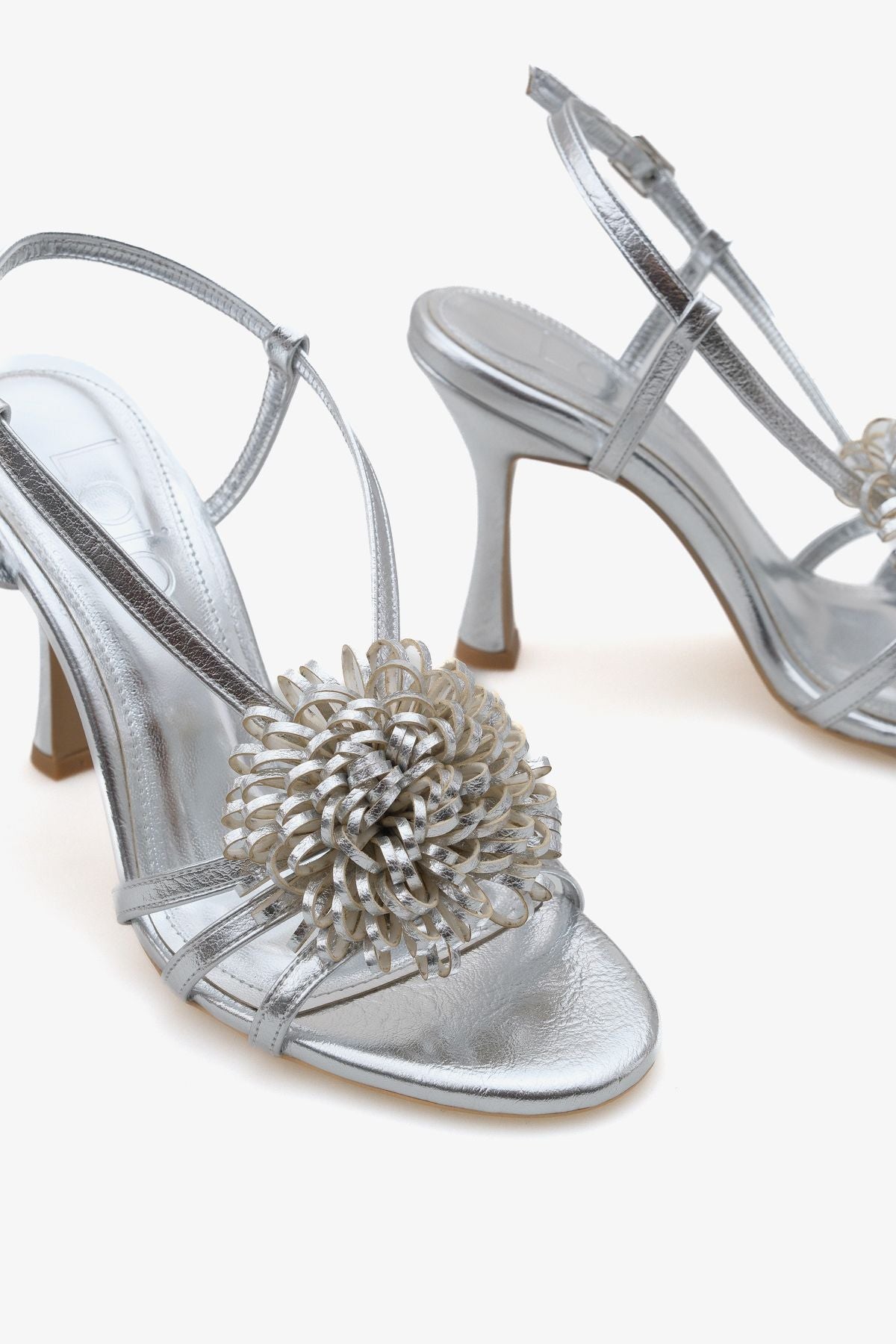 Kadın Çiçek Tokalı Önü Açık Topuklu Ayakkabı Fres