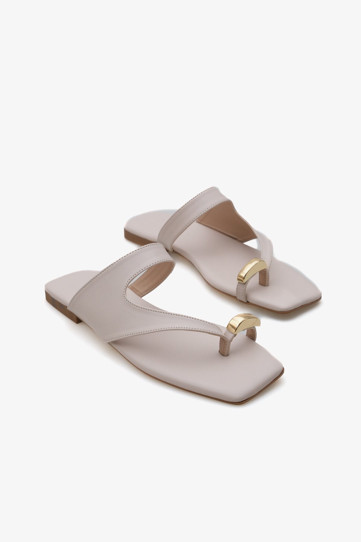 Kadın parmak arası bantlı gold tokalı günlük terlik coco