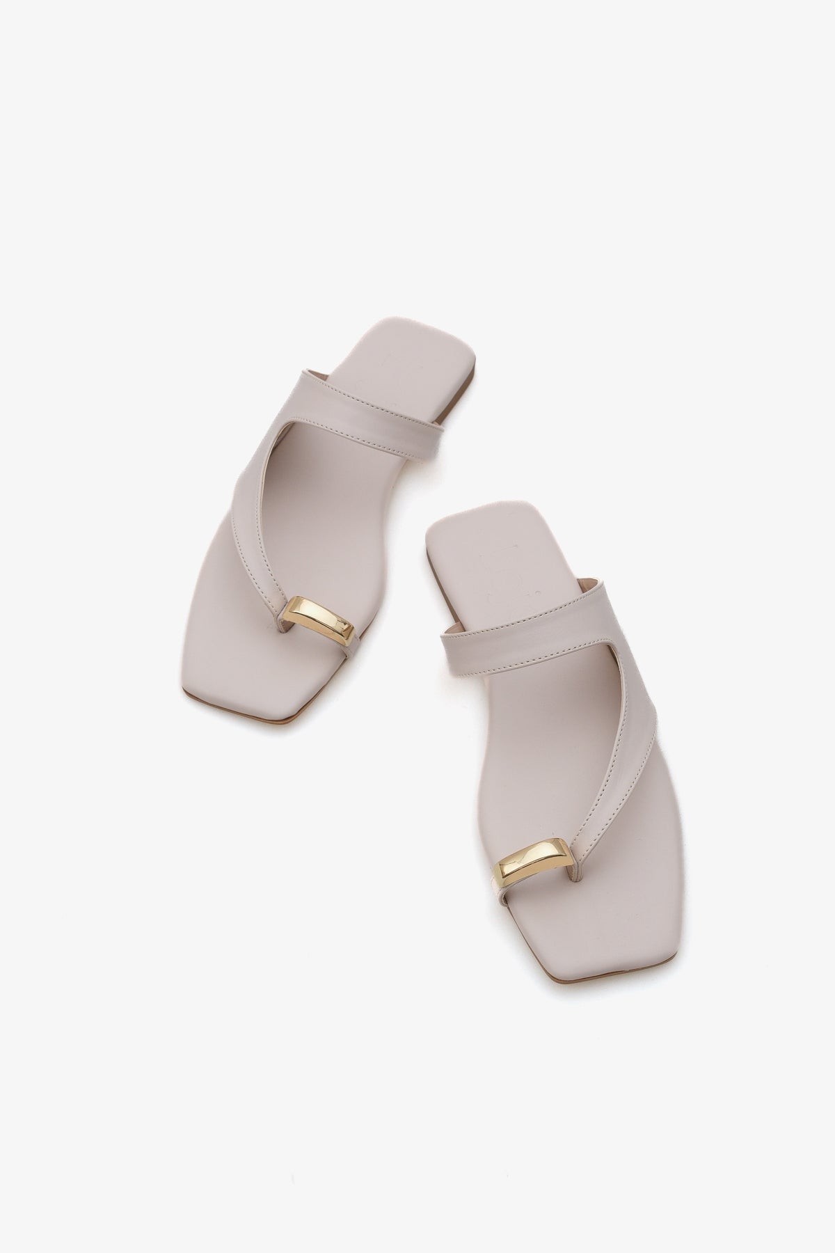 Kadın parmak arası bantlı gold tokalı günlük terlik coco