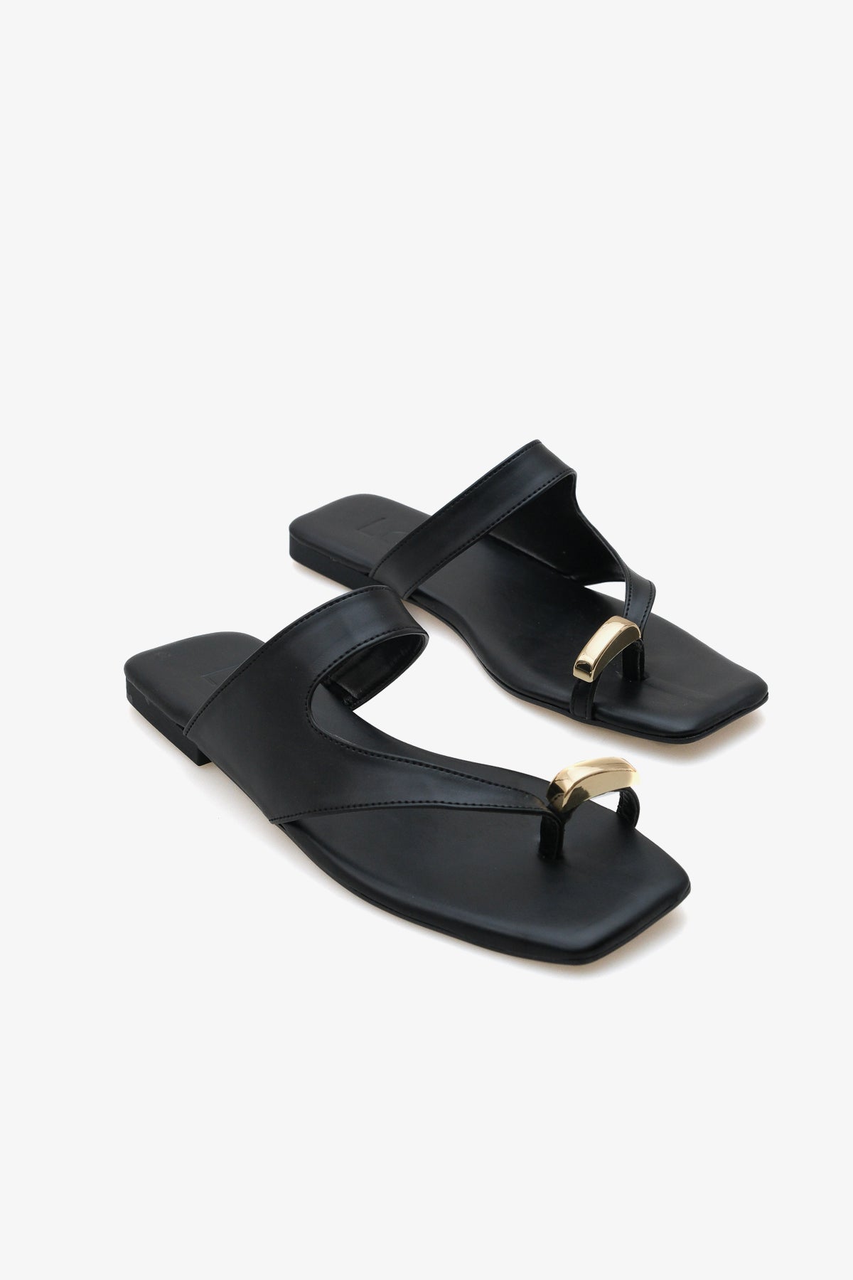 Kadın parmak arası bantlı gold tokalı günlük terlik coco