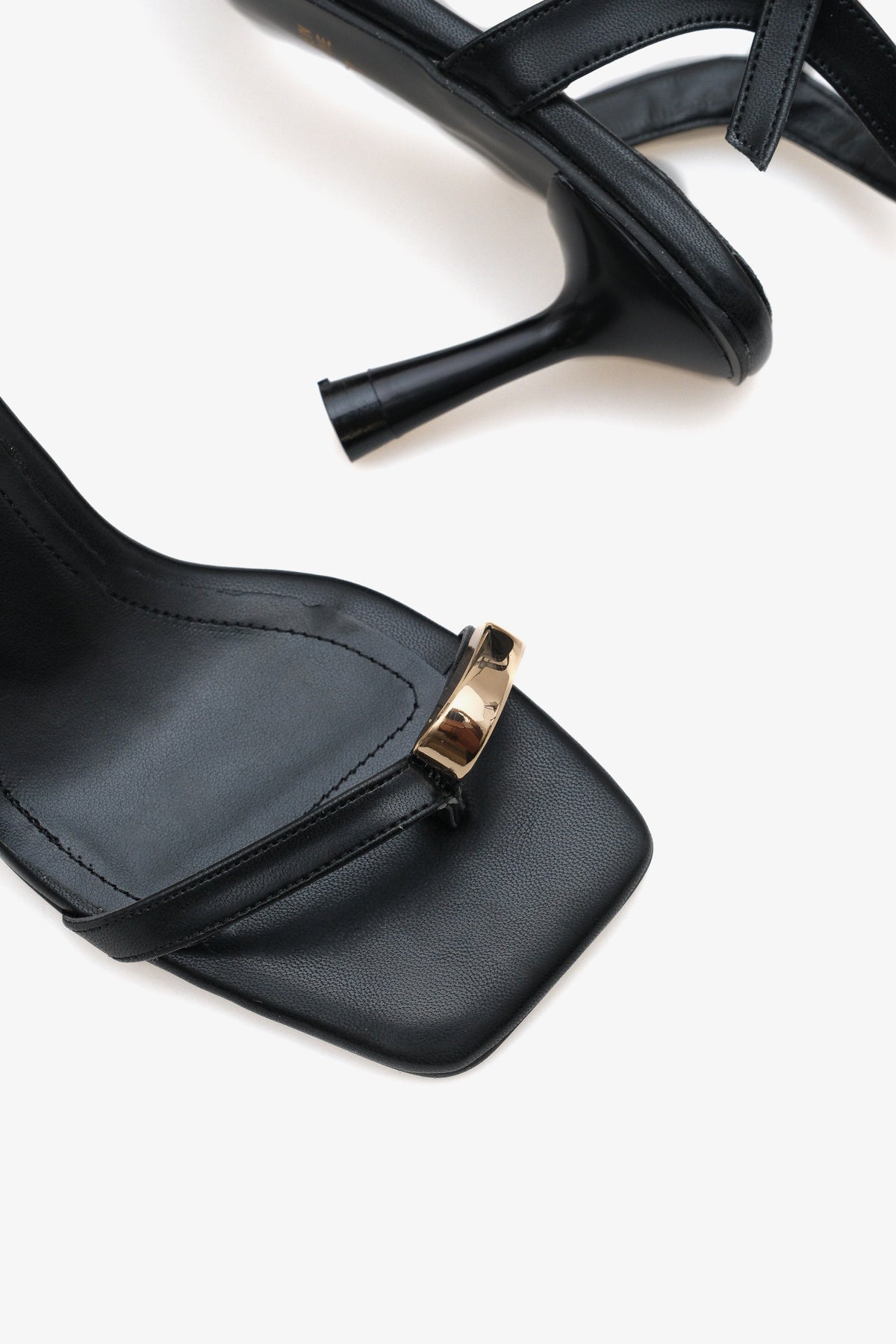 Kadın parmak arası gold tokalı topuklu günlük sandalet feliy