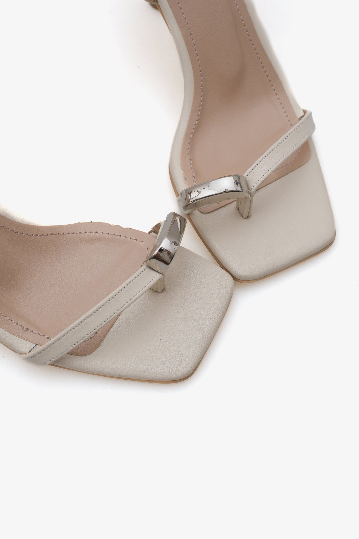 Kadın parmak arası gold tokalı topuklu günlük sandalet feliy