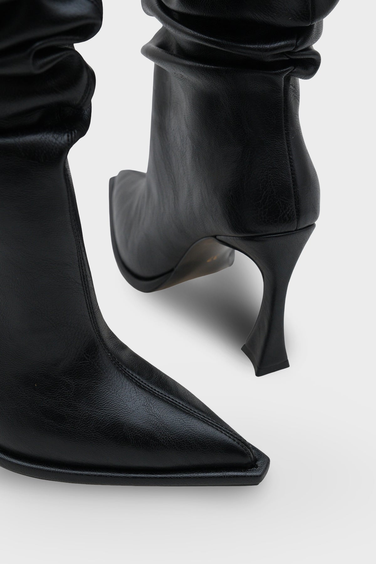 Kadın Sivri Burun Topuklu Günlük Çizme Semore Siyah