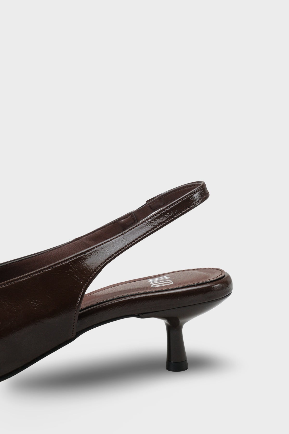 Kadın Stiletto Altın Tokalı Sivri Burun Arkası Açık Topuklu Ayakkabı Jaris Kahve