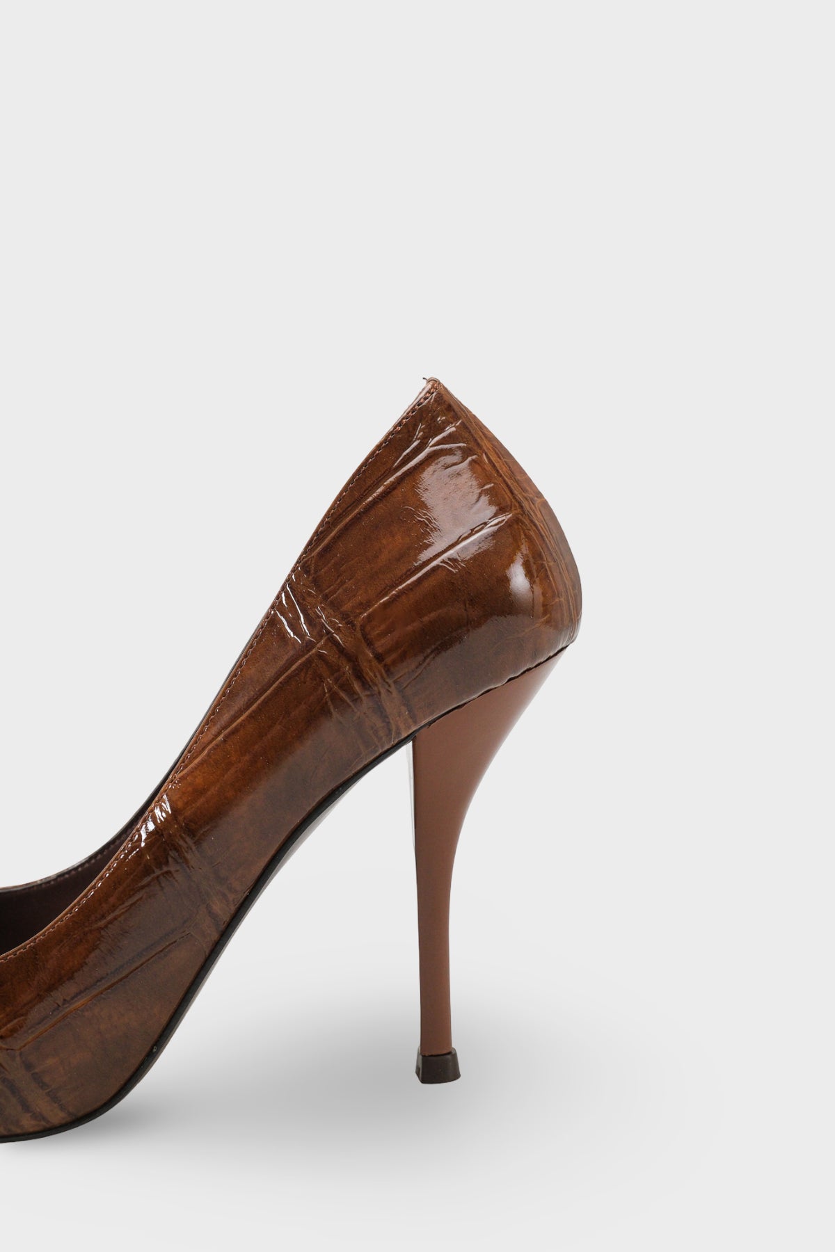 Kadın Stiletto Sivri Burun Altın Toka Detaylı Günlük Topuklu Ayakkabı Corso Kahve Kroko