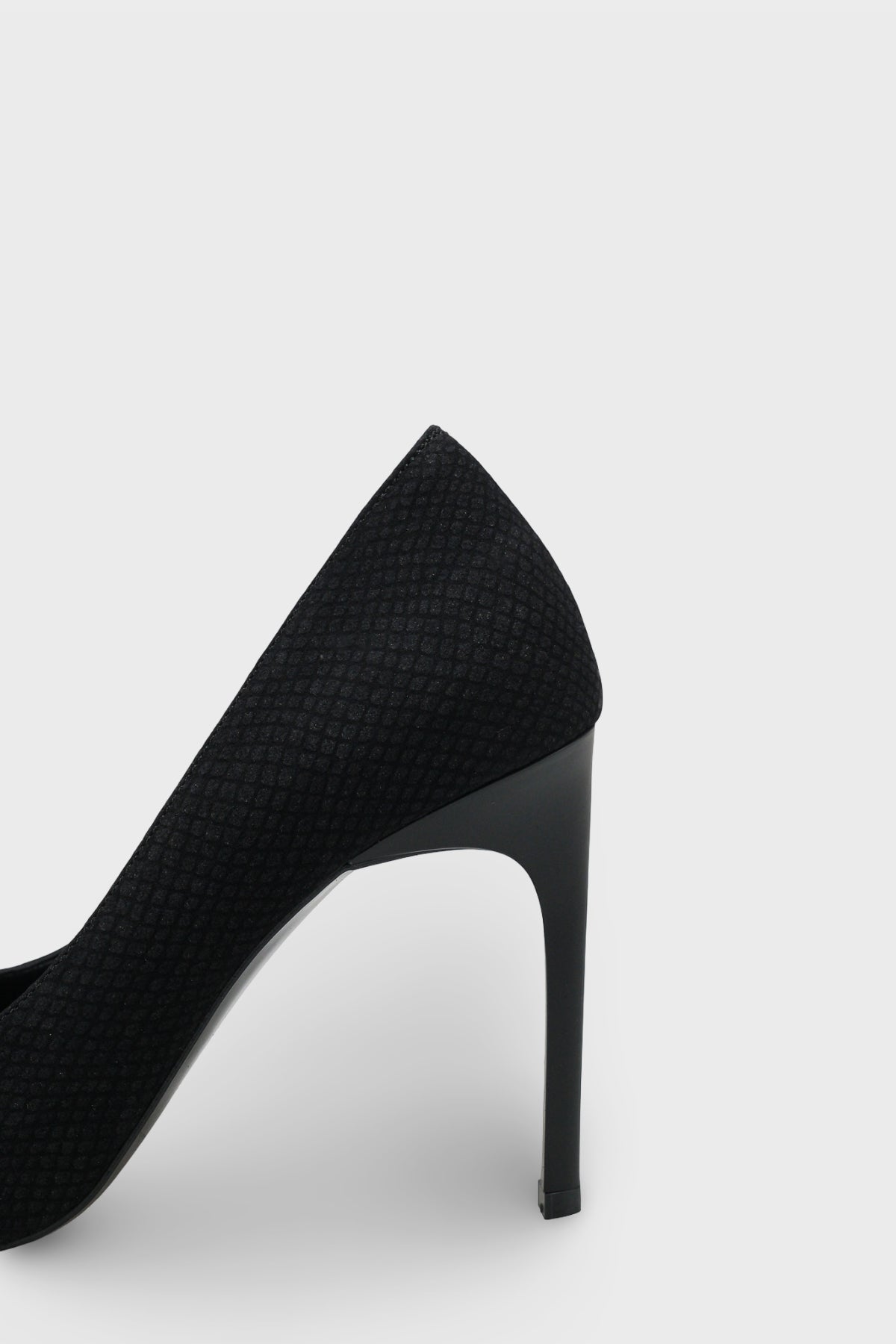 Kadın Stiletto Sivri Burun Altın Toka Detaylı Günlük Topuklu Ayakkabı Sancarlo Siyah