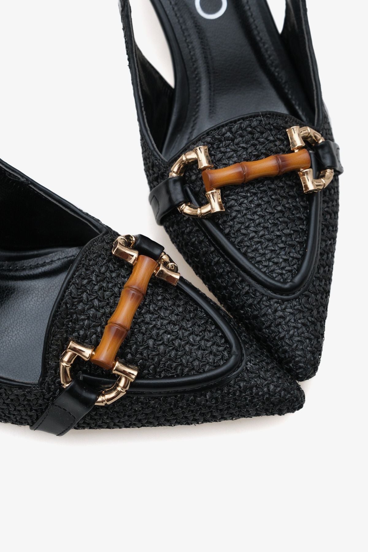 Kadın Tokalı Hasır Detaylı Sivri Burun Topuklu Ayakkabı Angela