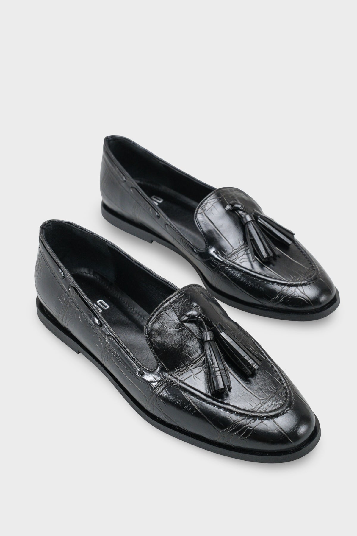 Kadın Kroko Desenli Püskül Detaylı Günlük Loafer Ayakkabı Ales Siyah Kroko