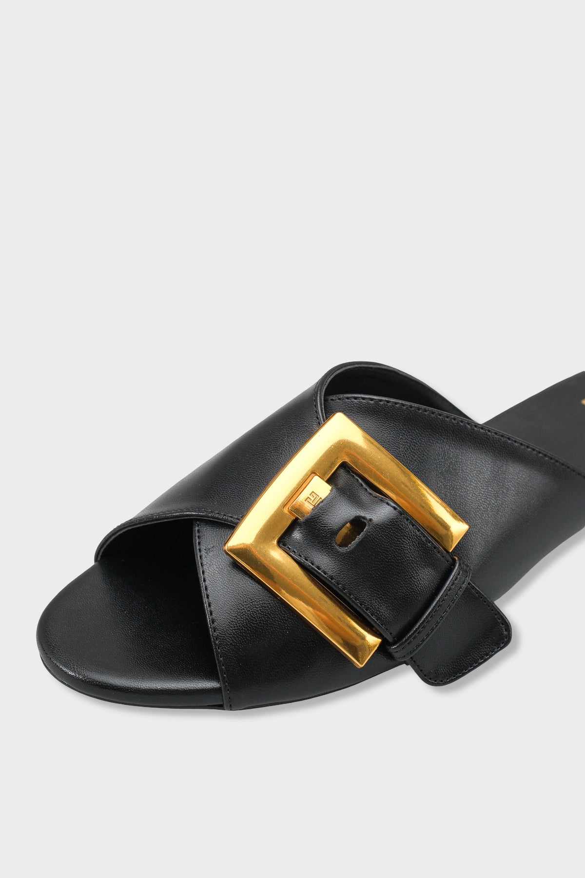 Kadın Oval Burun Önü Açık Altın Kemer Tokalı Günlük Terlik Atrani Siyah