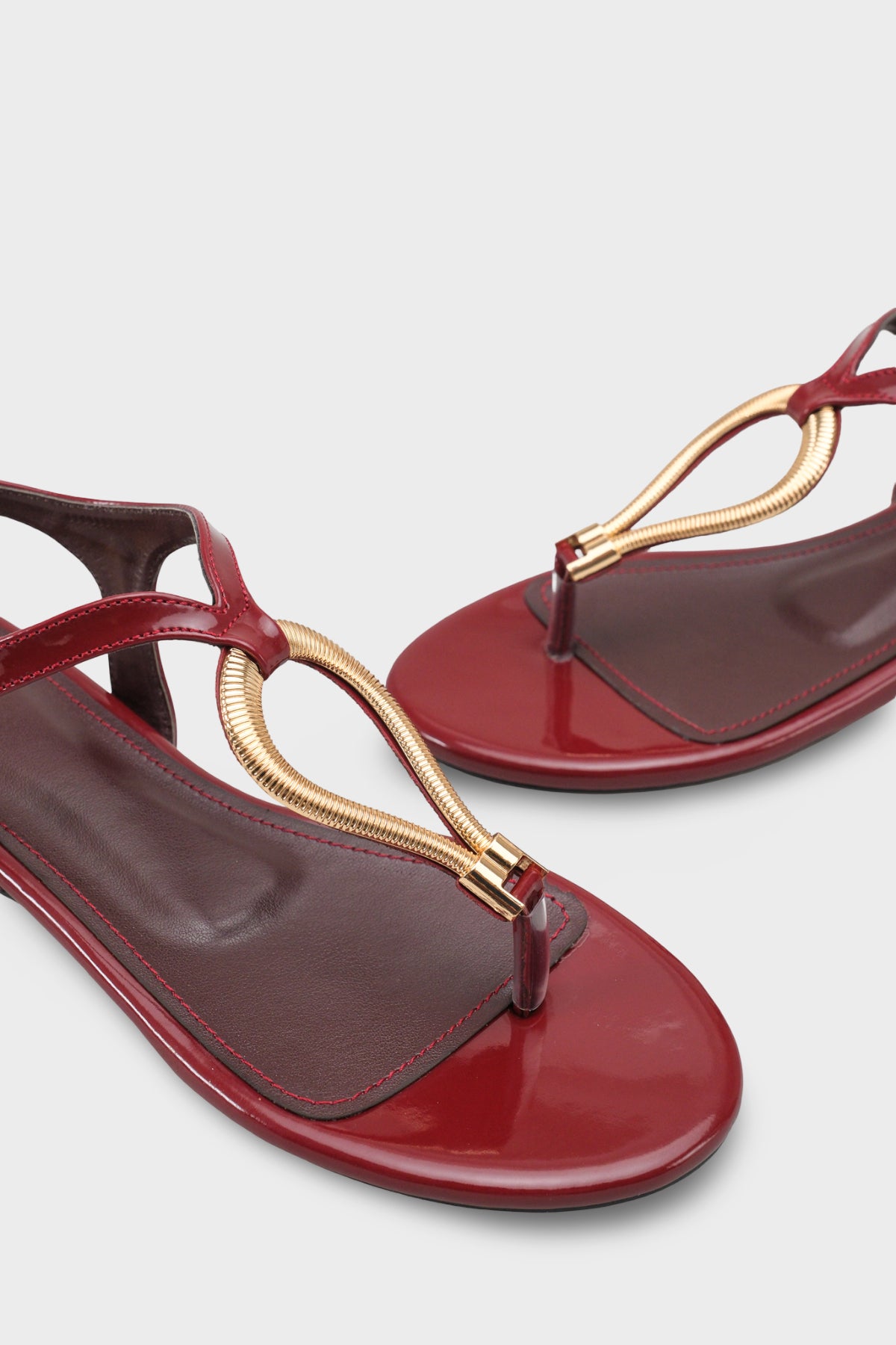 Kadın Oval Burunlu Gold Bant Detaylı Günlük Sandalet Nikkiy Bordo