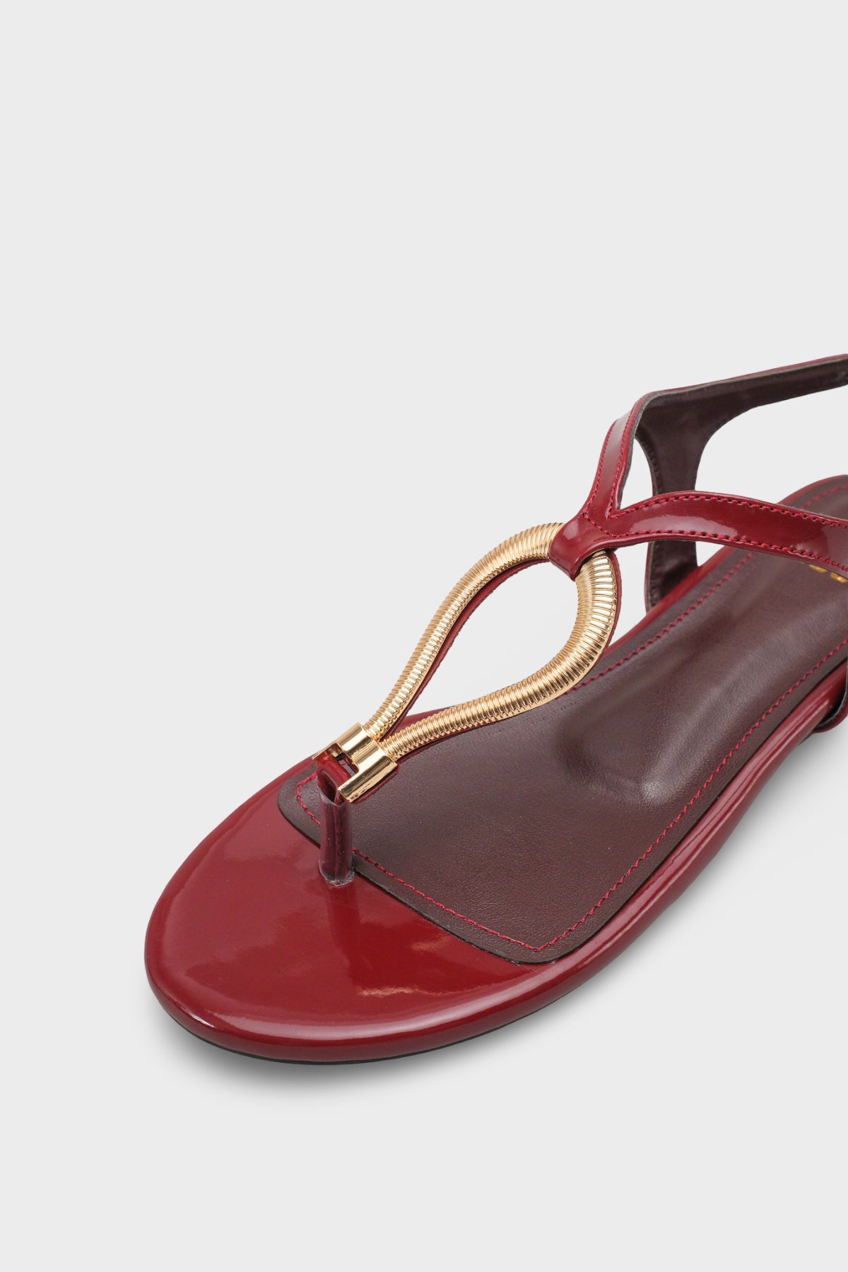 Kadın Oval Burunlu Gold Bant Detaylı Günlük Sandalet Nikkiy Bordo