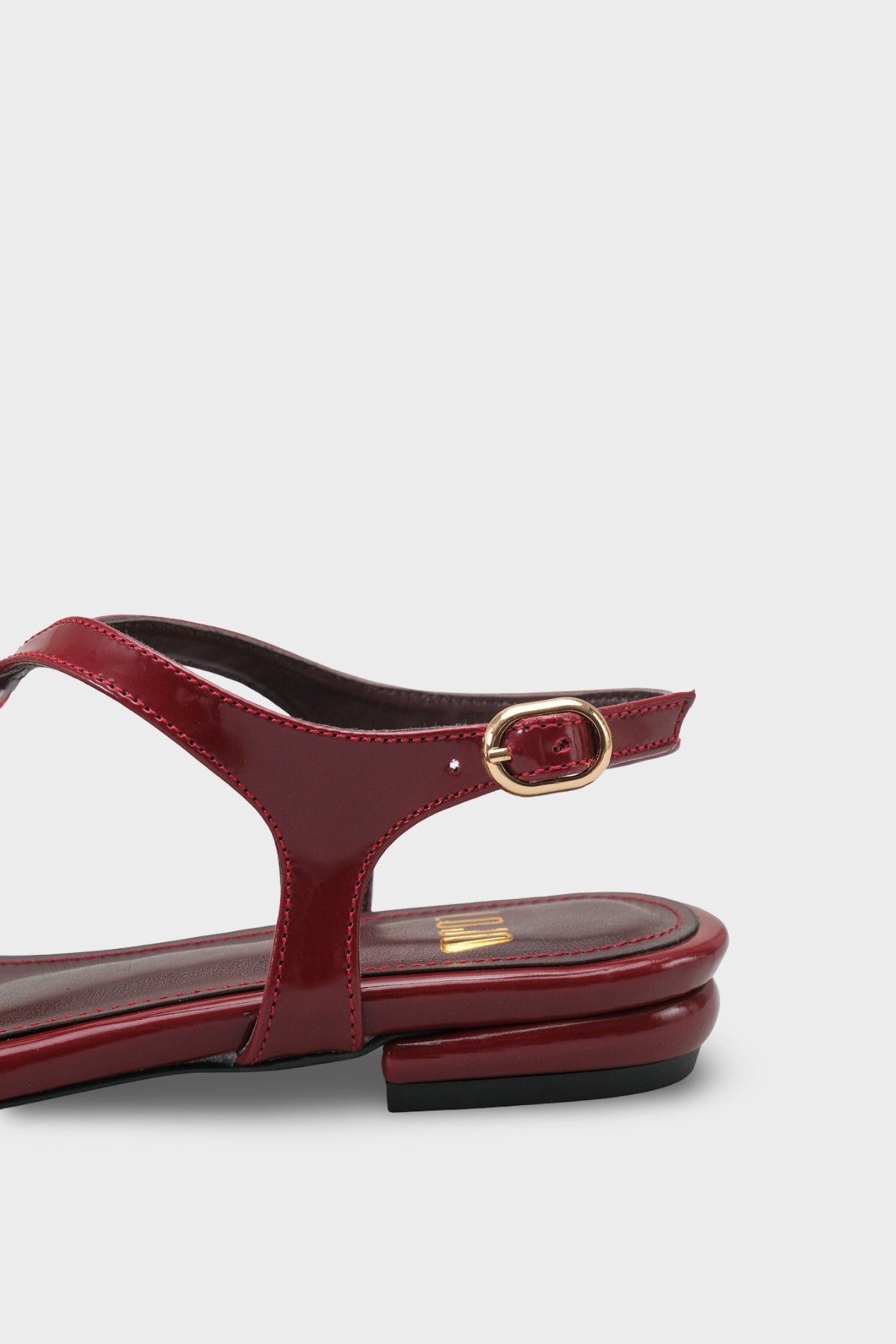 Kadın Oval Burunlu Gold Bant Detaylı Günlük Sandalet Nikkiy Bordo