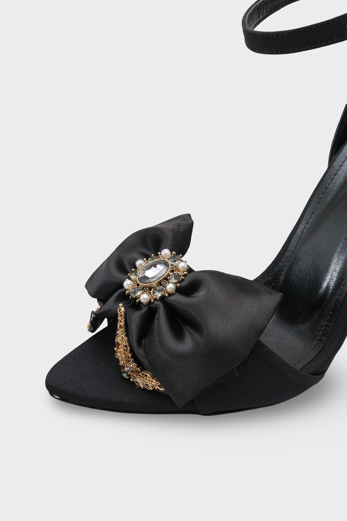 Kadın Sivri Burun Fiyonk Toka Detaylı Altın ökçeli Günlük Topuklu Stiletto Scala Siyah