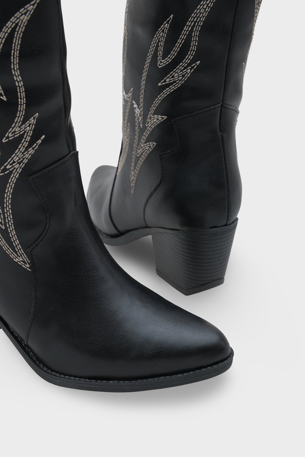 Kadın Sivri Burun Nakışlı Western Günlük Topuklu Bot Sovey Siyah