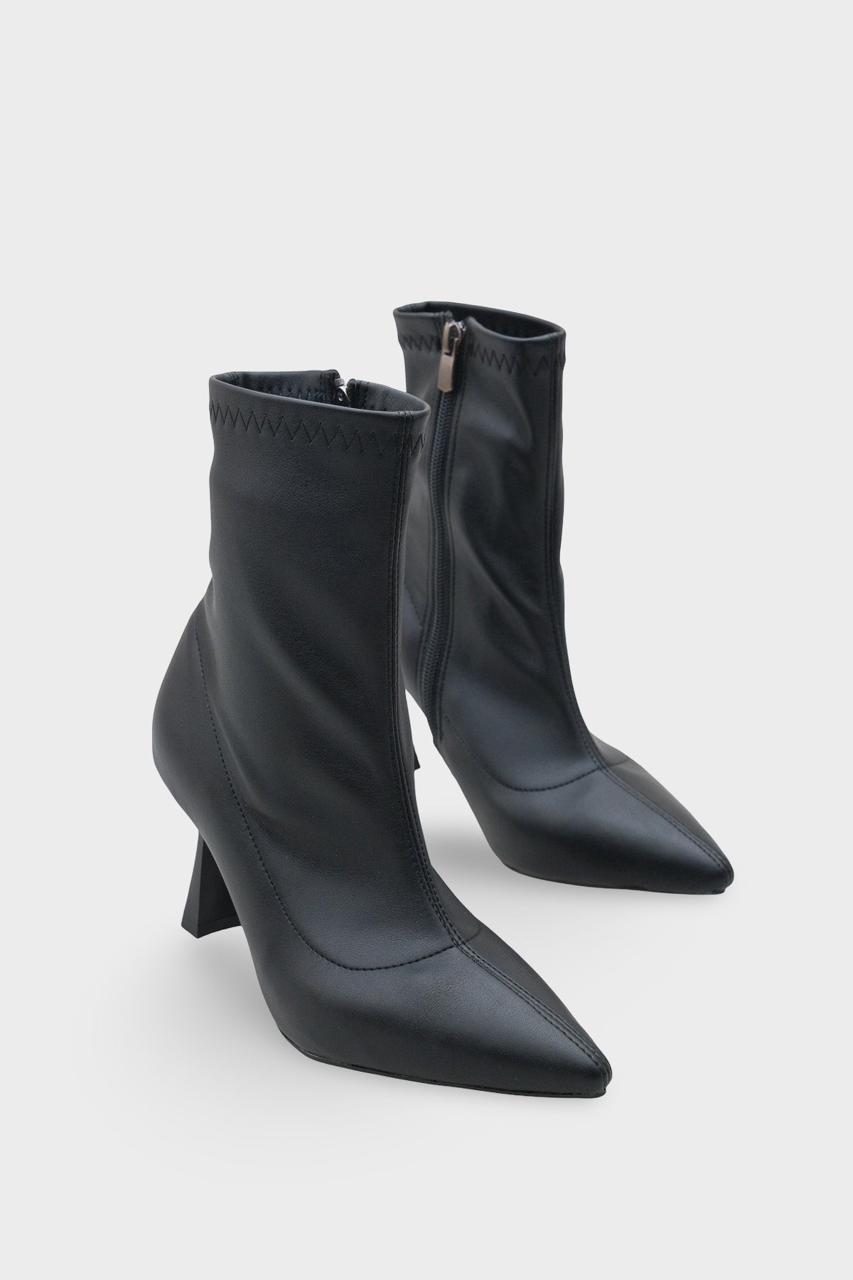 Kadın Sivri Burun Topuklu Streç Günlük Bot Kaliy Siyah