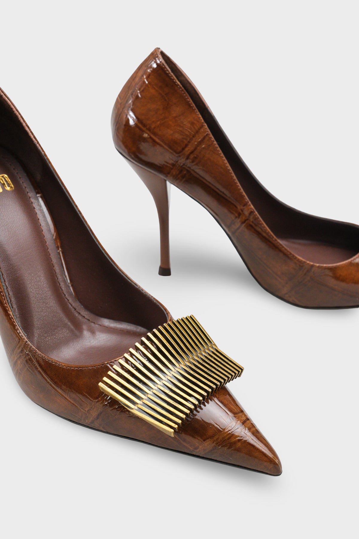 Kadın Stiletto Sivri Burun Altın Toka Detaylı Günlük Topuklu Ayakkabı Corso Kahve Kroko