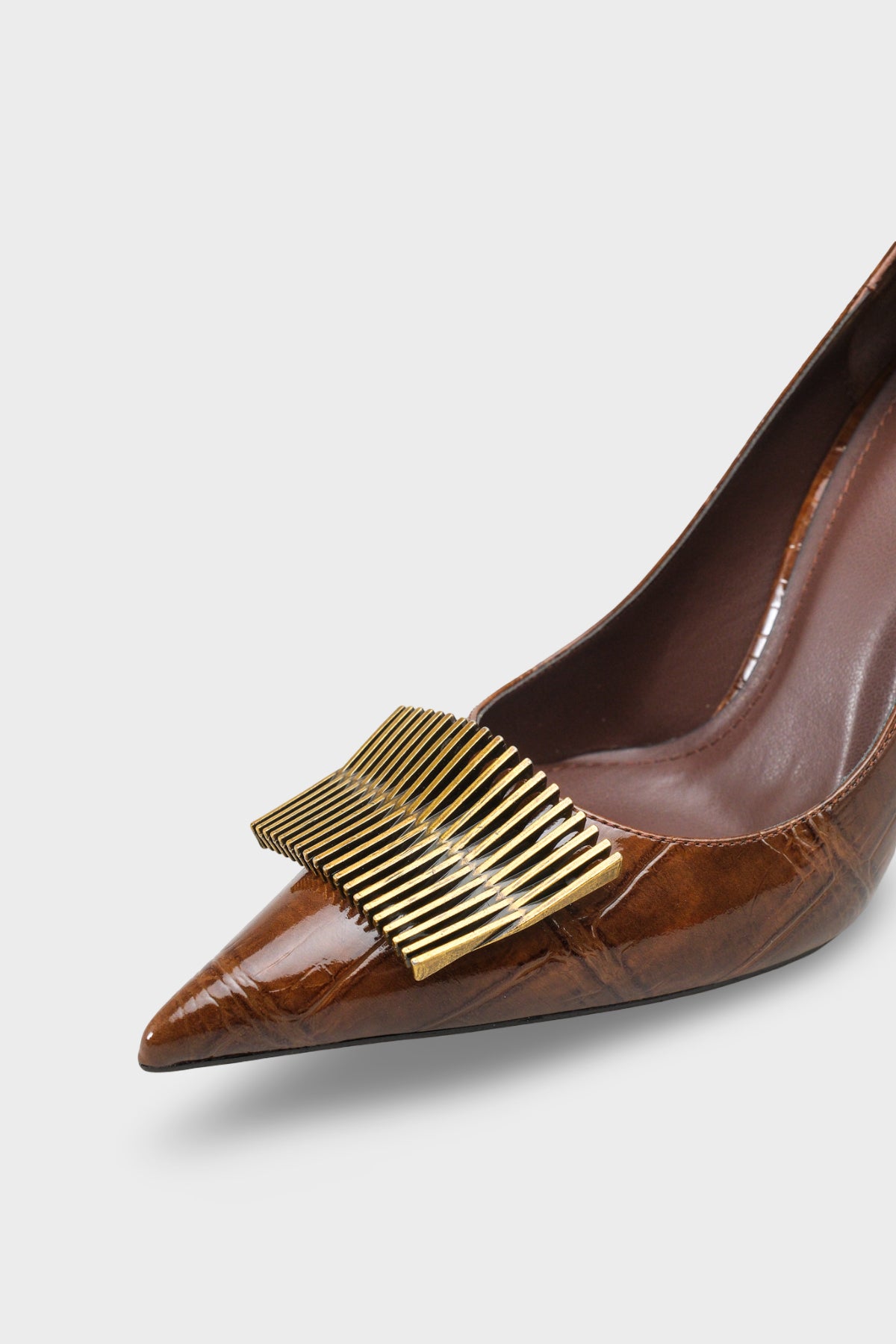 Kadın Stiletto Sivri Burun Altın Toka Detaylı Günlük Topuklu Ayakkabı Corso Kahve Kroko