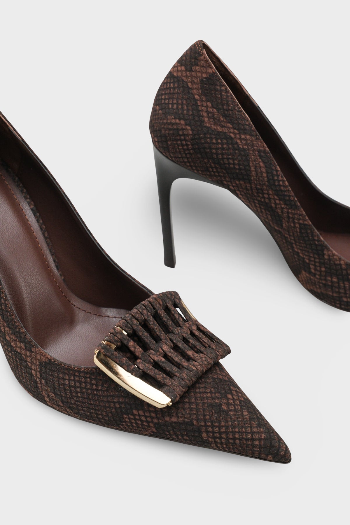 Kadın Stiletto Sivri Burun Altın Toka Detaylı Günlük Topuklu Ayakkabı Sancarlo Kahve