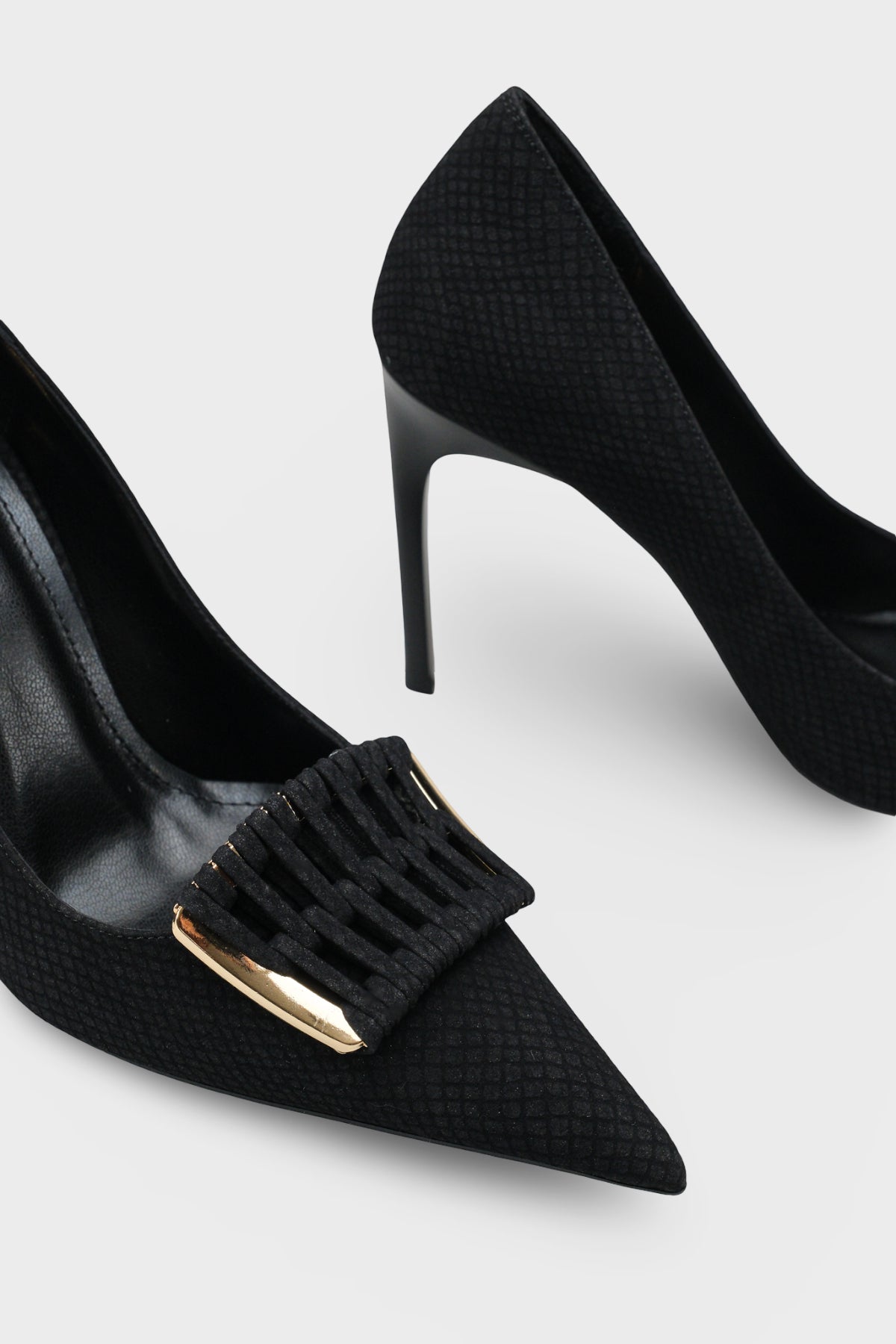 Kadın Stiletto Sivri Burun Altın Toka Detaylı Günlük Topuklu Ayakkabı Sancarlo Siyah